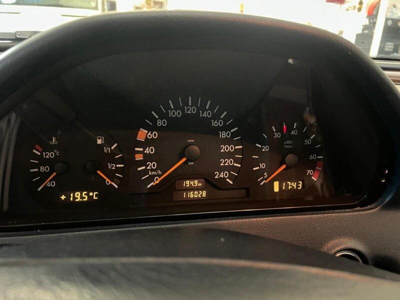 2000 MERCEDES C180