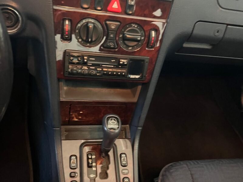 2000 MERCEDES C180
