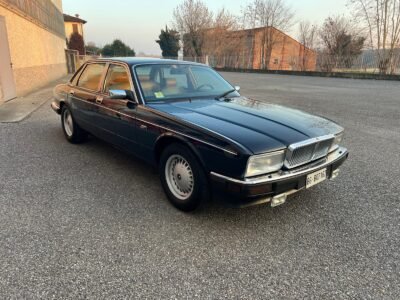 1990 DAIMLER XJ40