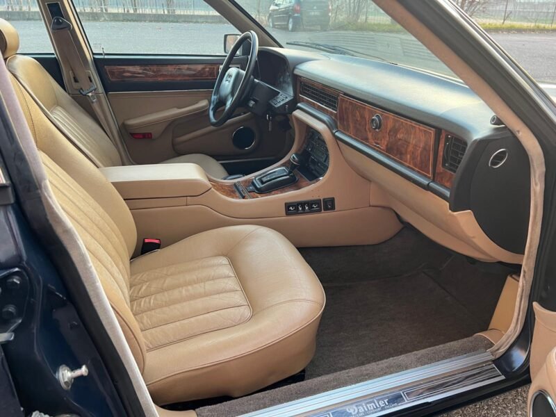 1990 DAIMLER XJ40