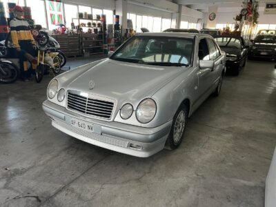 1996 MERCEDES E200 CLASSIC