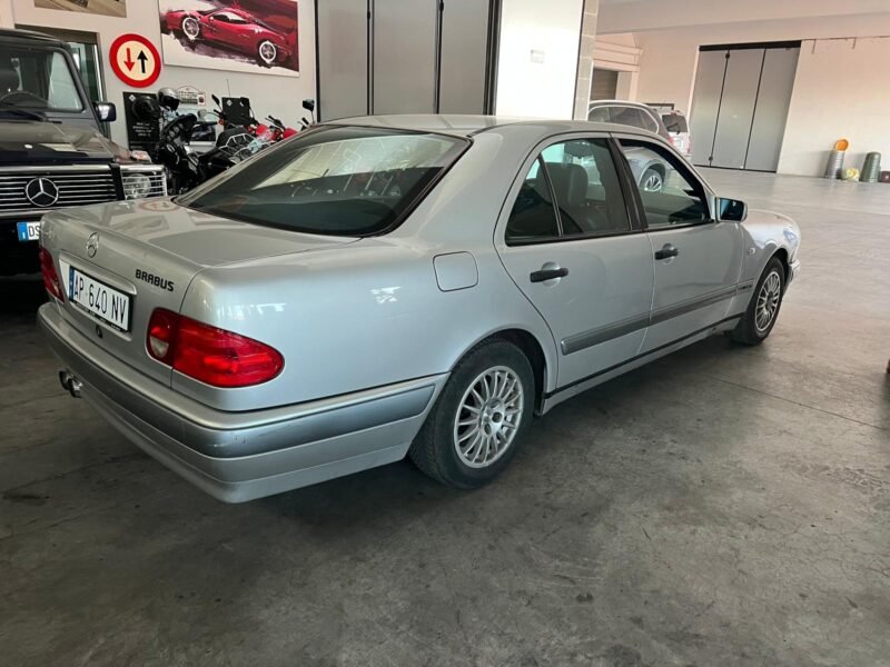 1996 MERCEDES E200 CLASSIC
