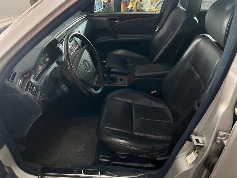 1996 MERCEDES E200 CLASSIC