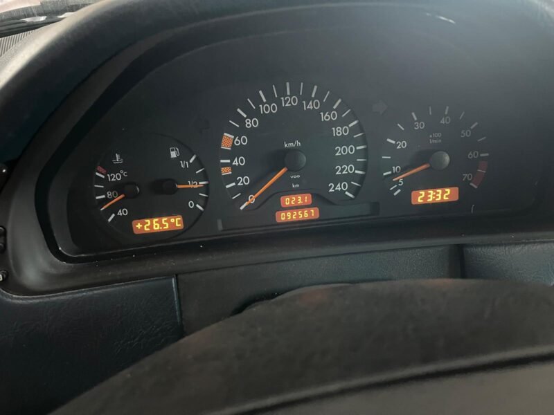 1996 MERCEDES E200 CLASSIC