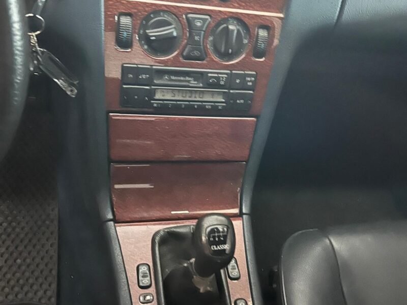 1996 MERCEDES E200 CLASSIC